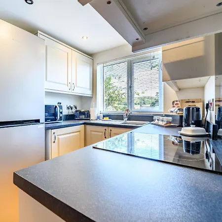 2 Orchard Leigh *