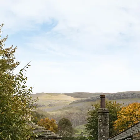 2 Orchard Leigh *