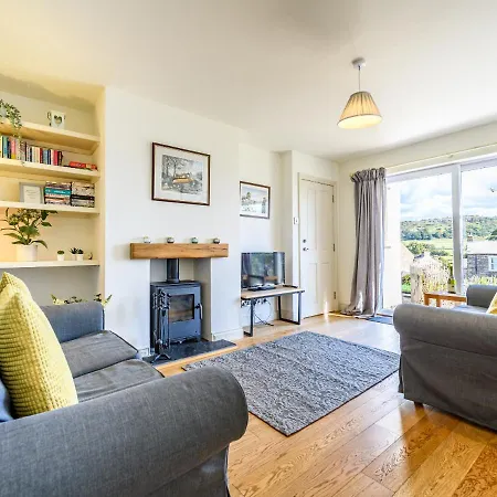 2 Orchard Leigh Austwick