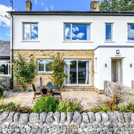 2 Orchard Leigh * Austwick