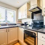 2 Orchard Leigh
