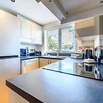 2 Orchard Leigh *