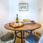 Apartment 2 Orchard Leigh *