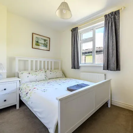 2 Orchard Leigh Daire *