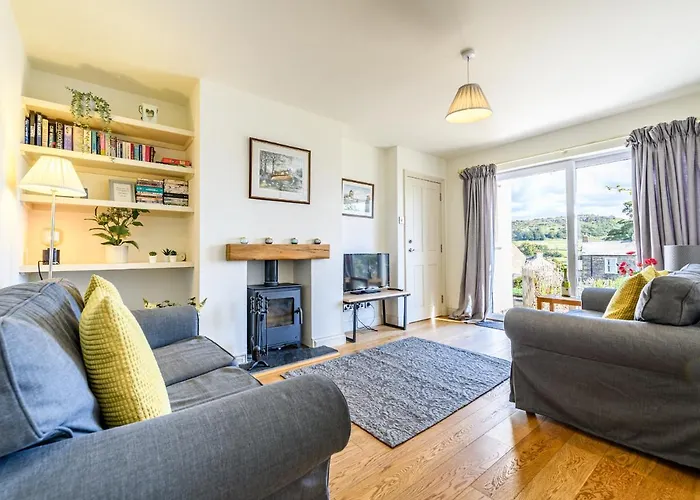 2 Orchard Leigh Austwick