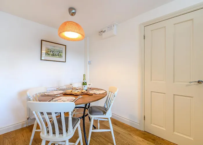 2 Orchard Leigh Austwick